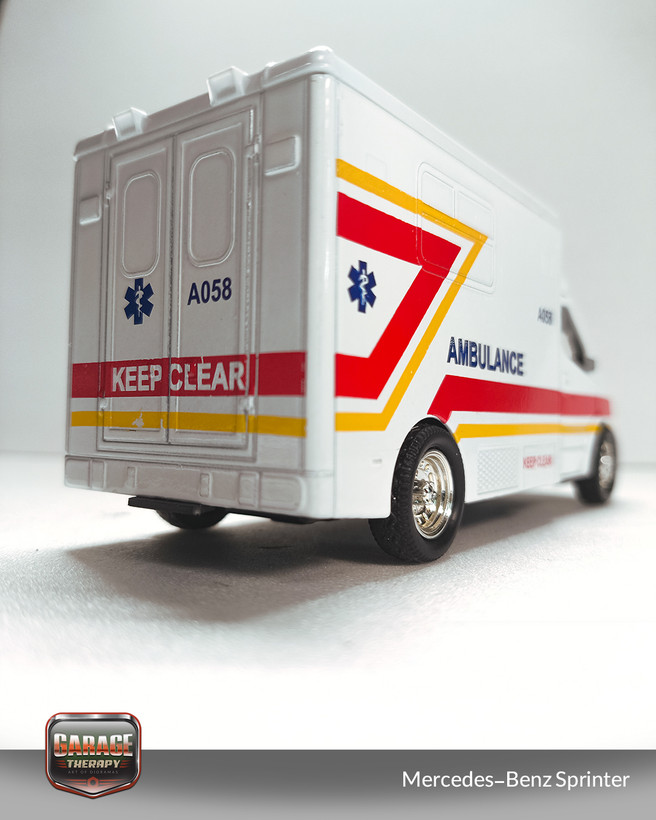 ماکت آمبولانس 1:43 | مدل ون امدادی Mercedes-Benz Sprinter